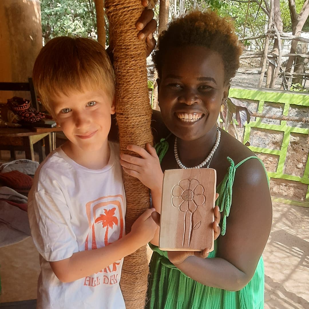 3 HOUR INTRODUCTORY LESSON: TRADITIONAL SWAHILI WOODCARVING