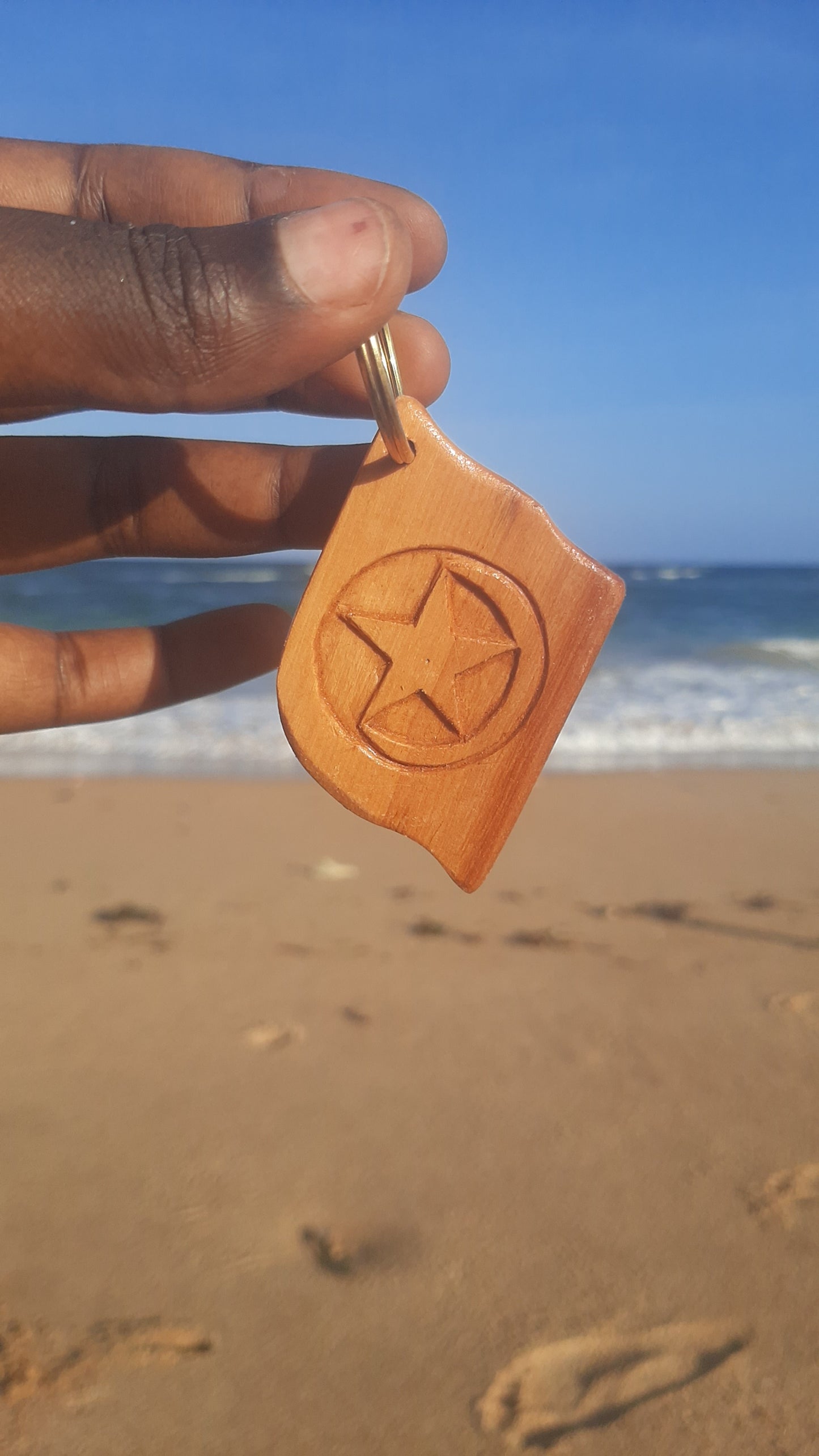 HANDMADE SWAHILI WOODEN PENDANTS & KEYCHAINS
