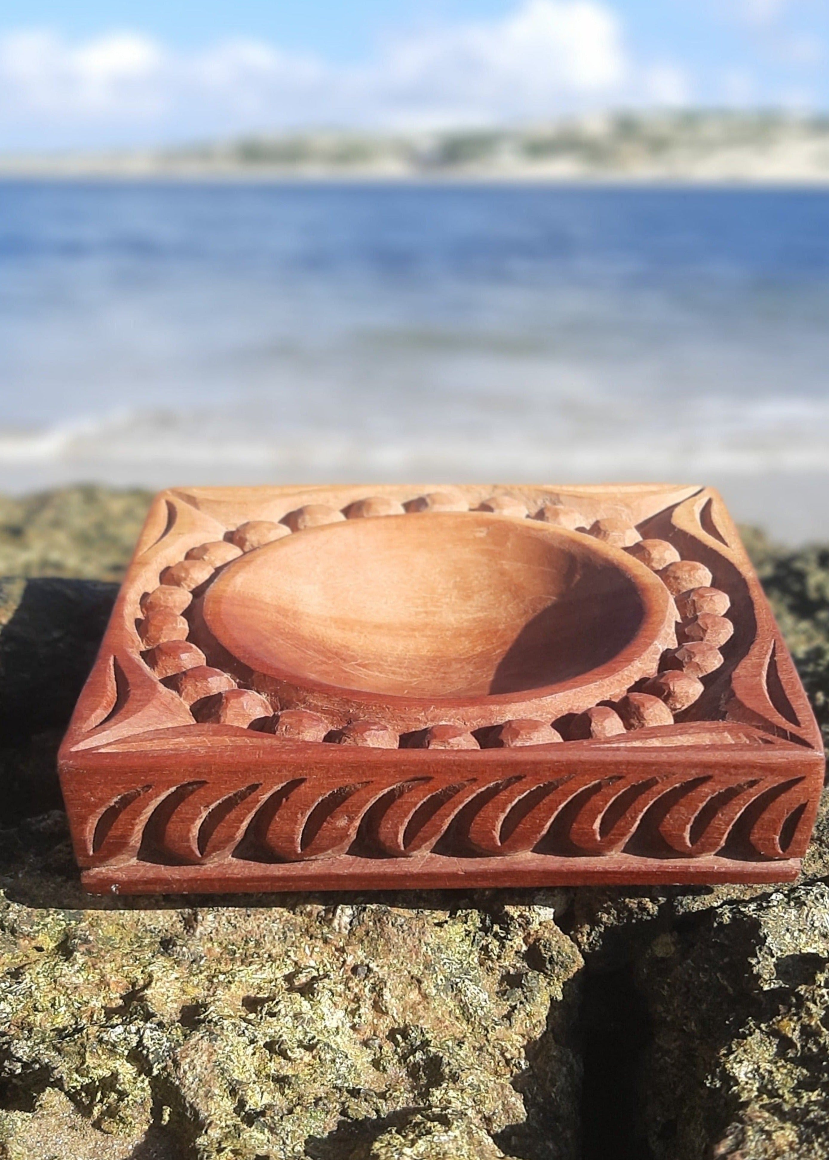 HANDMADE SWAHILI DECORATIVE TABLEWARE: WOODEN BOWLS, TISSUE HOLDERS  & ASHTRAYS