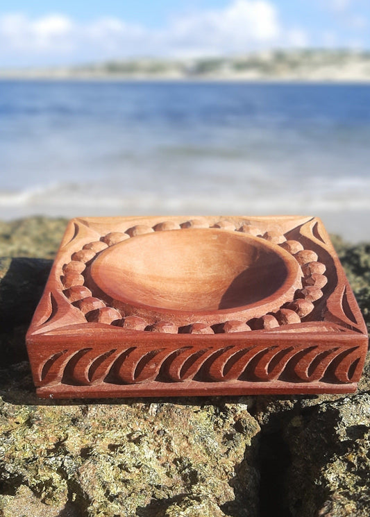HANDMADE SWAHILI DECORATIVE WOODEN BOWLS & ASHTRAYS