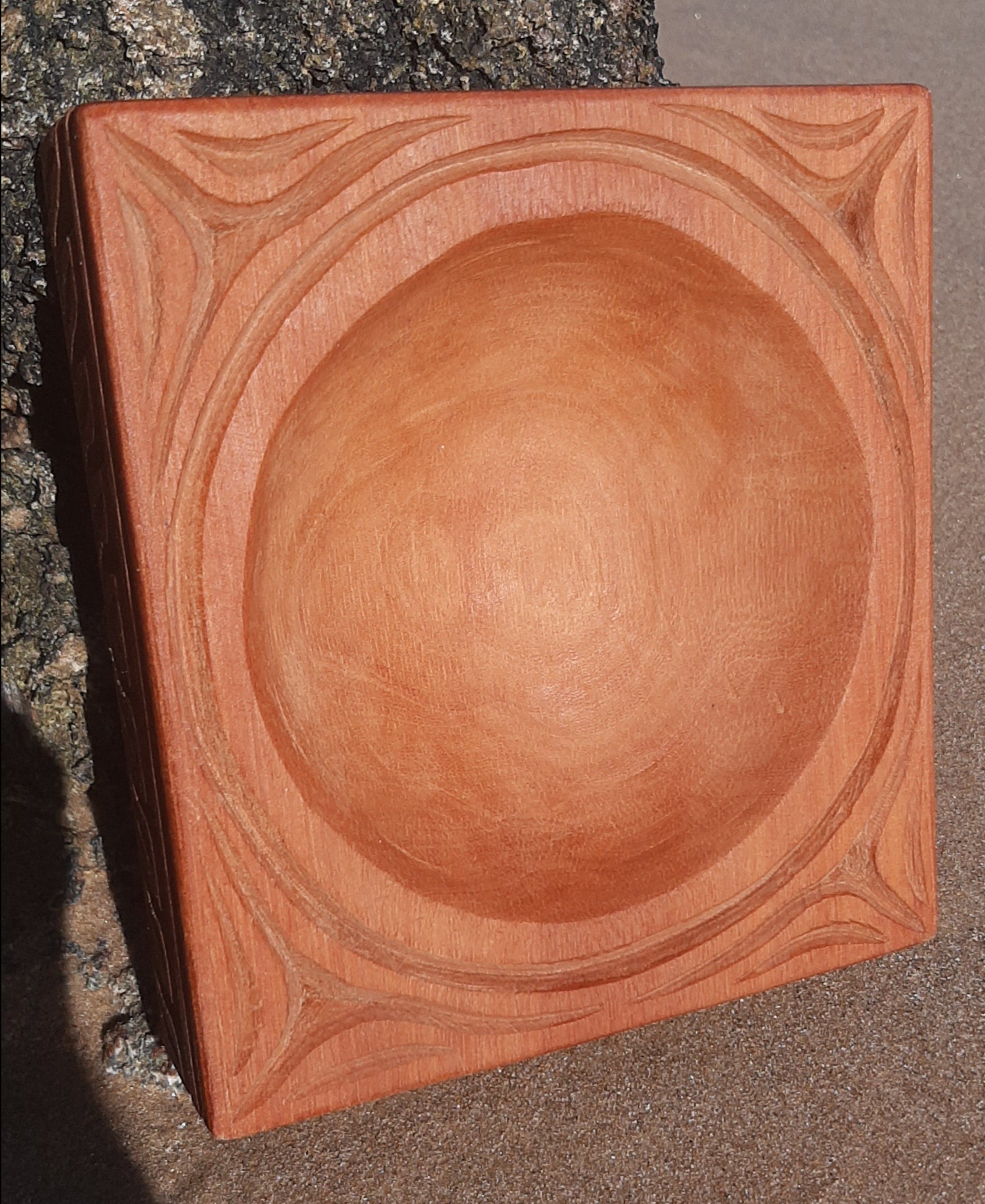 HANDMADE SWAHILI DECORATIVE TABLEWARE: WOODEN BOWLS, TISSUE HOLDERS  & ASHTRAYS